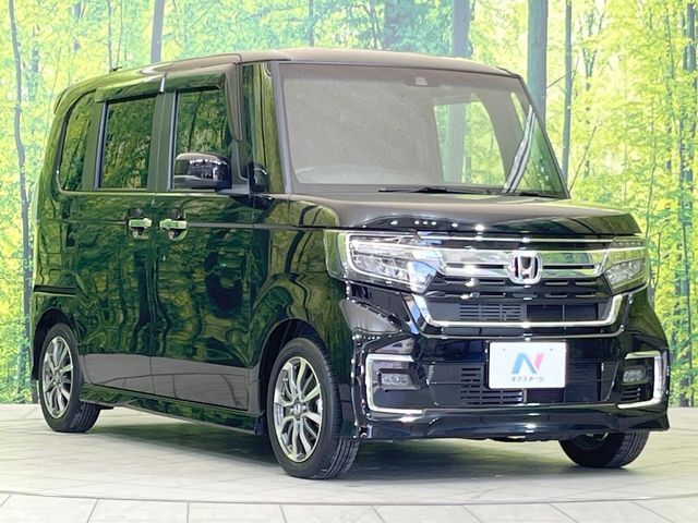 高透明度のガラス皮膜で撥水はもちろん、上質なツヤ・光沢を実現。紫外線や酸性雨から大切な愛車を保護し、色あせ・劣化を防止。「弾スプラッシュコート」、「弾プリミッサコート」からお選びいただけます。