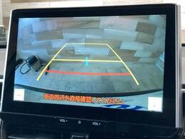 【純正10.5インチ】FM・AMラジオやブルートゥース接続など多彩な機能を併せ持っており、インパネ周りがすっきりしてますね！追加オプションでナビ機能やフルセグTV、DVD再生なども可能です。