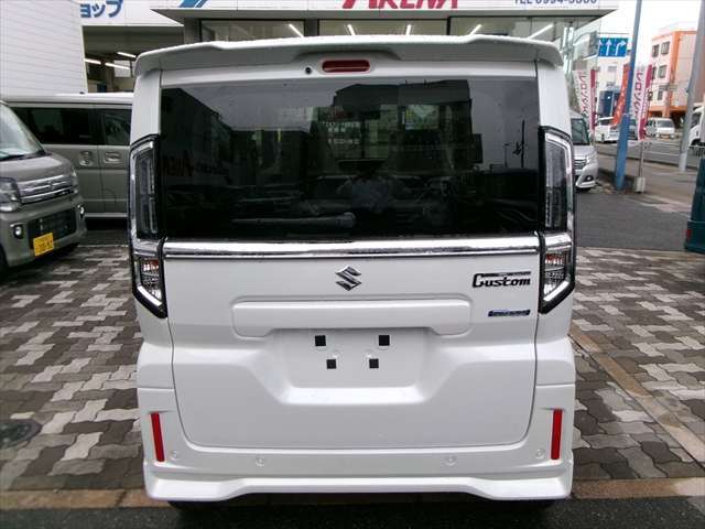 【陸運局認定指定車検工場完備】国家資格検査員1名・国家資格整備士3名で、お客様の大切な愛車を末永く安心サポートさせて頂きます！当店おすすめ安心メンテパック加入で3年間のメンテナンスと車検がお得！
