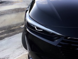 【LEDヘッドライト】ディスチャージヘッドライト（HID）と同等の明るさで、夜道や雨天走行が明るく視界良好！！　フォグライトも装備で、安心感さらにUPです♪安心ドライブを楽しんで下さい♪