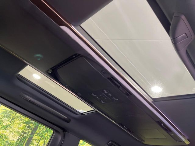 【ガラスルーフ】ガラスルーフ搭載で車内の解放感が一気にアップ！開放的なドライブをお楽しみいただけます。