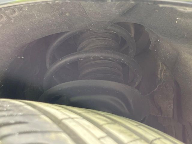 お車を安心してお乗りいただく為には、足回りの定期点検が欠かせません。サービスサポート（有償保証）では無料点検もご提供しており、安心のカーライフをお過ごしいただけるサポート体制が整っています。