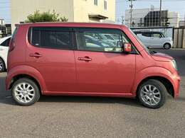 車両の品質管理は室内展示場を完備しておりますので、品質を保った状態の車両をご覧いただけます。