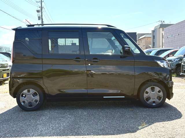 【届出済未使用車とは】自動車の分類では「新車」「中古車」この2種類しかありません。走行距離が100km未満かつ初度登録または初度届出された車両を「届出済未使用車」と呼んでいます。