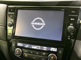 【メーカー純正ナビ】インテリアに溶け込むスタイリッシュな「専用設計」メーカーナビを装備♪視認性や操作性など基本性能にも優れ、より上質なカーライフをお楽しみいただけます。