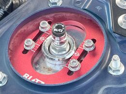 【ブリッツ製車高調】車高が低くなり、スタイリッシュな見た目となっております。車両の重心が下がる事で、走行時の安定性も向上します♪