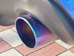 【ロッソモデロ製マフラー】純正にはない個性あふれる「後ろ姿」を演出するロッソモデロマフラー付き！ビジュアル・サウンド共にこだわりの一台に仕上がっております♪