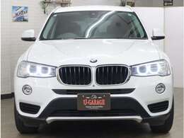 丸型4 灯式ヘッドライトは、キドニーグリルへと直接つながるデザインに変更され、よりワイドなフロントビューを形成すると共に、キドニーグリルへと視線を集め、パワフルな存在感を強調します。