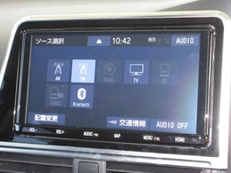 ナビゲーションはトヨタ純正SDナビ（NSZT-Y68T）を装着しております。AM、FM、CD、DVD再生、Bluetooth、音楽録音再生、フルセグTVがご使用いただけます。