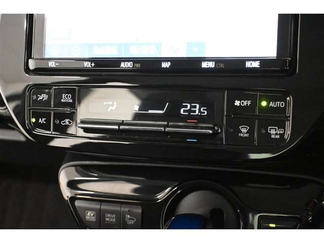 オートエアコンです。冷え性の方が乗っても安心ですね♪