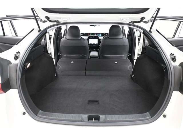 広々としたラゲージスペースを備えています。大きなものや長さのある荷物もしっかりと積み込めます。
