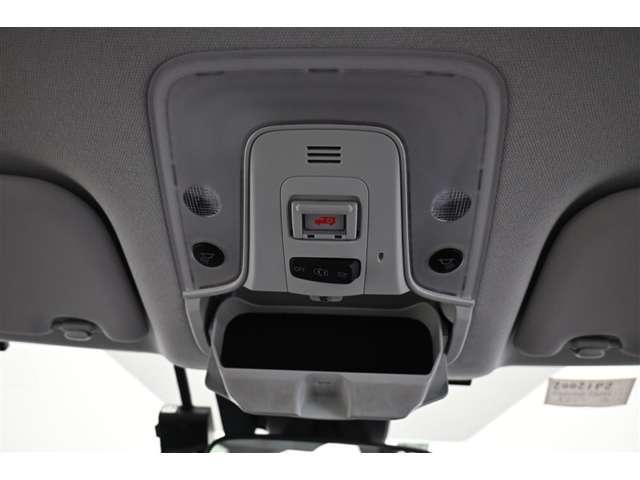 DCM（専用通信機）を装備したコネクティッドカーです。クルマとトヨタスマートセンターが通信で繋がることで24時間365日カーライフをしっかりサポートします。詳細は販売店スタッフまでおたずねください。