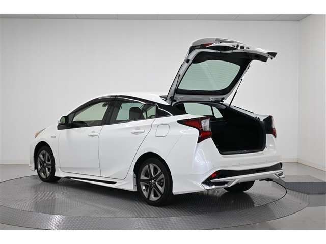 走りにこだわりながら収納力も持ち合わせたお車です。荷物を載せて軽快なドライブを楽しめますよ♪