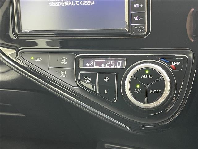 【フルオートエアコン】お好みの温度に設定しておくだけで車が風量を自動調整。