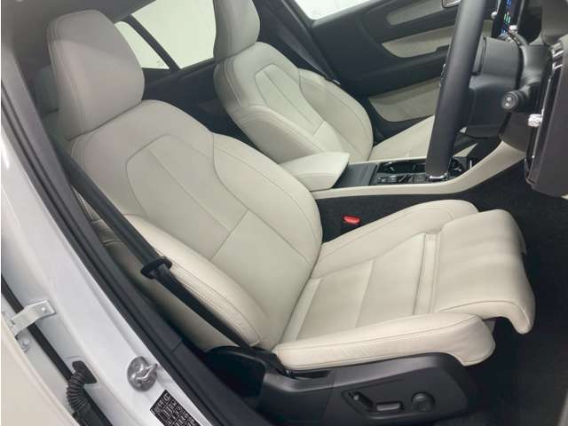 私たちは、お客様のこだわりに合ったお車をご提案します。ジースクエア＝車のあるライフスタイルを演出するセレクトショップです。