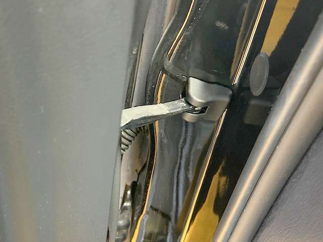 開閉操作で特に負担のかかるドアヒンジ部分もまだまだしっかりしています！