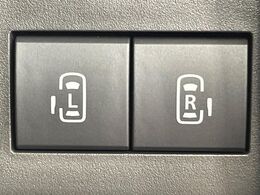 【両側パワースライドドア】スマートキーや運転席のスイッチで後席両側スライドドアの開閉が可能♪電動だから力を入れてドアを開ける必要が無く、小さなお子様でも簡単に開け閉めでき快適です♪