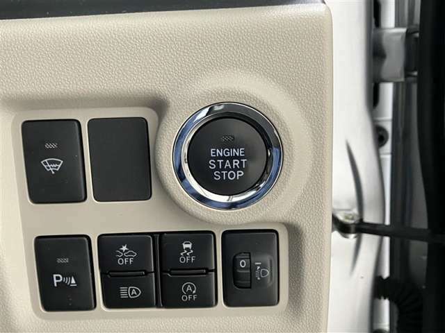 ブレーキを踏んだ状態でボタンを押すだけで、カバンやポケットに入れていてもエンジンスタート！便利な機能です。