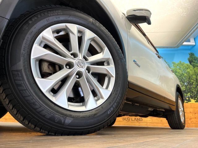 【純正17インチアルミホイール】外観にマッチした純正アルミホイールを装着しております。各種社外アルミホイールや、スタッドレスタイヤも取扱いしております。是非ご相談ください♪