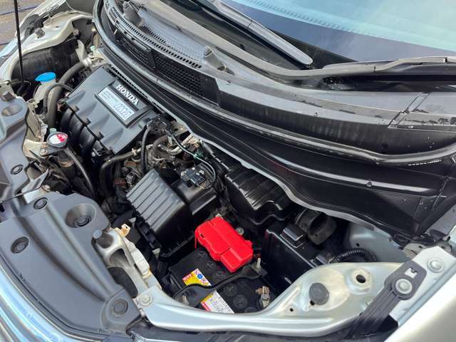 エンジンはタイミングチェーンを使用しているので10万km毎のタイミングベルトの交換も必要がありません♪エンジンに異音や異臭などもなく吹けも良好で安心して長くお乗り頂けます♪入庫時にロードテスト済♪