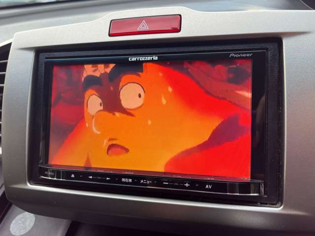 テレビを視聴することが出来ますので、遠出する際に同乗者も退屈することなくお乗り頂けます♪お子様がいらっしゃるご家族の方にももってこいの装備となっております♪