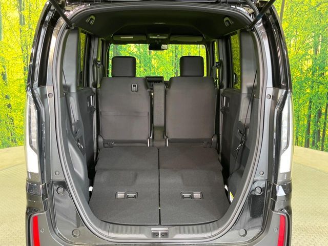 普段のお買い物や通勤、送迎等に十分な荷室スペースを確保しております。セカンドシートを倒すと、大きな荷物の積載も可能です♪