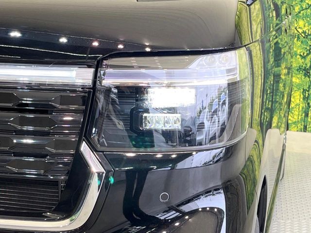 【LEDヘッドライト】悪天候や夜間走行時も良好な視界を確保し安心して運転できる高輝度LEDヘッドライトを装備！点灯速度が早く、消費電力も抑えられています。
