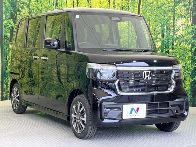 大好評のボディコーティング「弾スプラッシュコート」もご納車までに施工可能。通常のガラスコートと異なる、耐久年数6年の無機質ガラスコーティングが、ボディをキレイな状態に保ってくれます。