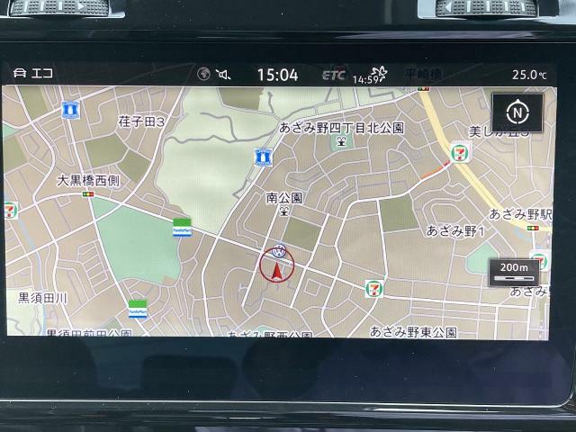 スマートフォン用アプリ[Apple CarPlay][Android Auto]対応の純正ナビ Discover Pro を装備、CD、ラジオ、TV、SDカード、USB、Bluetoothも対応。
