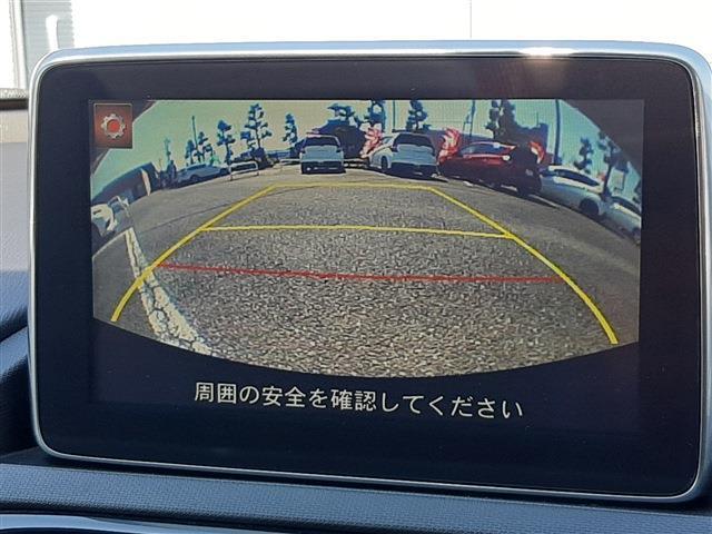 ■　装備3　■　ガイド付きバックカメラ：苦手な駐車もこれがあれば安心！
