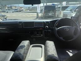 自社認証工場を完備しておりますので、納車前の車検・整備や、アフターメンテナスもばっちりですので、安心して当社にお任せ下さい。また、当社にて車輌ご成約のお客様はオイル交換永久無料のサービス付きです！また