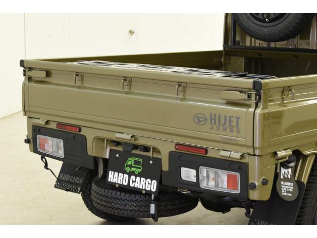 《ワンタッチフックが便利なゲート！》バイクの積載時にはアオリを開けてラダーを掛ける事もできます。車検対応！