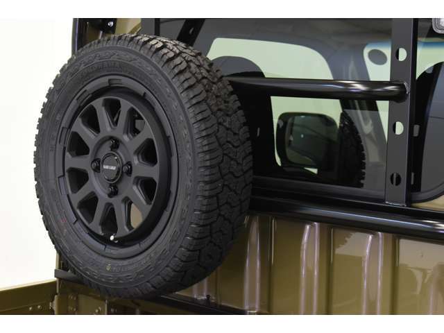 “いざ”という時の為にスペアタイヤもカッコよくマウント！