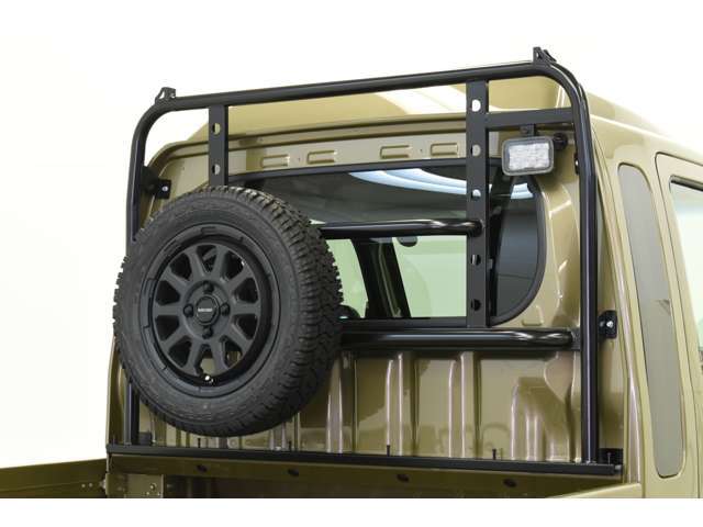 《3本のパイプがそれぞれの役割を発揮》脚立や角材などの長物をしっかり支える！さらに、日本製キャリアパッドがお荷物を守り、振動も軽減。