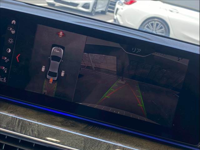 「アラウンドビューモニター」を装備で駐車が苦手な方でも安心です。