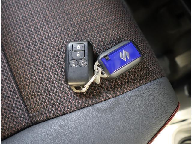 リモコンキーを取り出さなくてもエンジンのON/OFFやドアの開錠・施錠がスイッチ一つで行えるスマートキーです♪