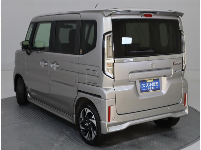 立体感のあるリアコンビネーションランプとワイドなスタンスで、精緻さと力強さを感じさせるリアデザインを実現しました。