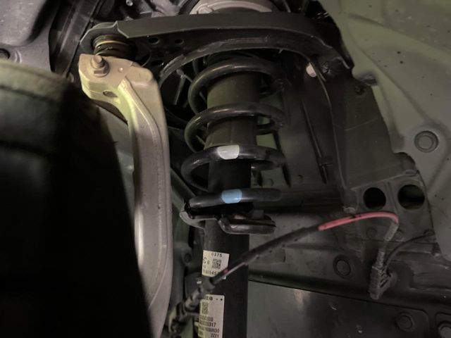 お車を安心してお乗りいただく為には、足回りの定期点検が欠かせません。サービスサポート（有償保証）では無料点検もご提供しており、安心のカーライフをお過ごしいただけるサポート体制が整っています。