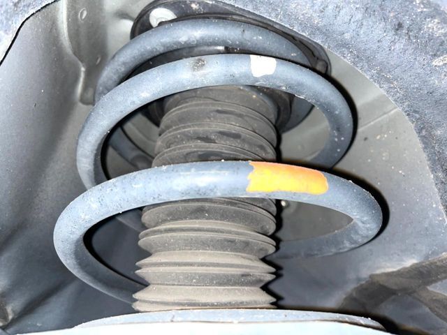 お車を安心してお乗りいただく為には、足回りの定期点検が欠かせません。サービスサポート（有償保証）では無料点検もご提供しており、安心のカーライフをお過ごしいただけるサポート体制が整っています。
