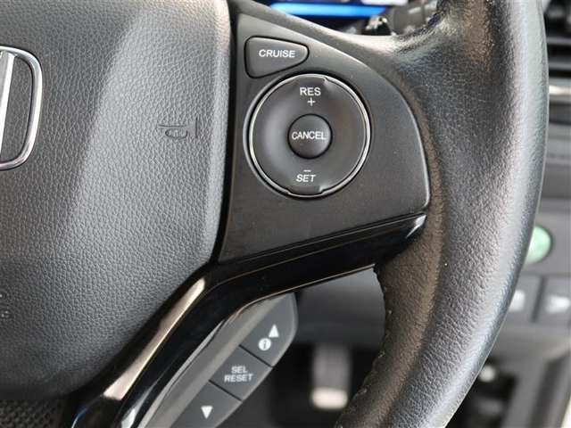 クルーズコントロール付きで高速道路走行での疲労を軽減します。