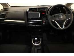 視界と視認性に優れたインパネ廻りに統一感の有るデザインで全体をスッキリと、スイッチ類は見やすく分かりやすいレイアウトに！