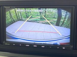 【バックカメラ】駐車時に後方がリアルタイム映像で確認できます。大型商業施設や立体駐車場での駐車時や、夜間のバック時に大活躍！運転スキルに関わらず、今や必須となった装備のひとつです！