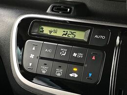 【オートエアコン】一度お好みの温度に設定すれば、車内の温度を検知し風量や温度を自動で調整。暑い…寒い…と何度もスイッチ操作をする必要はありません。快適な車内空間には必須の機能ですね♪