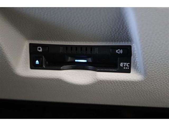 スッキリ装着されたビルトインタイプのETC！高速道路走行の料金所をノンストップで通過できます。※ ETCカードのお申し込みも当社にお任せ下さい！