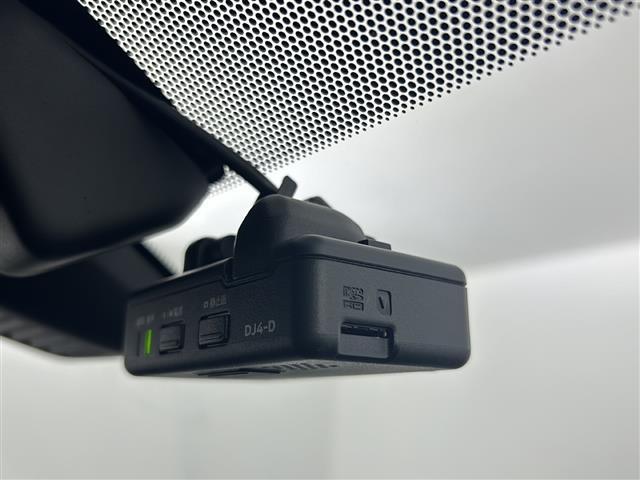 【ドライブレコーダー】映像・音声などの運転中の記録を残します。事故などを起こした起こされた時の証拠になりえますので、もしも時でも安心ですね。