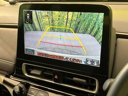 【バックカメラ】駐車時に後方がリアルタイム映像で確認できます。大型商業施設や立体駐車場での駐車時や、夜間のバック時に大活躍！運転スキルに関わらず、今や必須となった装備のひとつです！