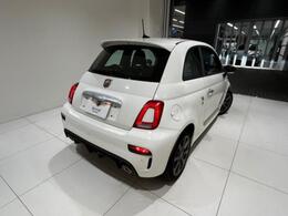 ボディカラーはガラホワイト