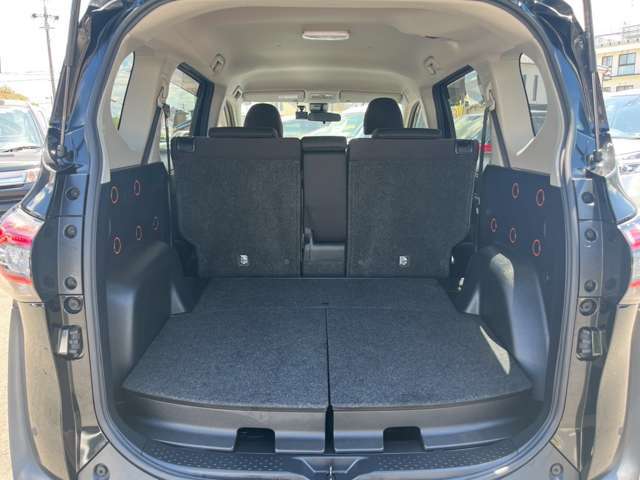 シートを格納すれば大きな荷物を載せることも可能な広々スペースを確保♪車によってシートの格納方法が違い特徴がありますので、詳細は是非お気軽にスタッフまでお問い合わせください！【電話で詳細確認】
