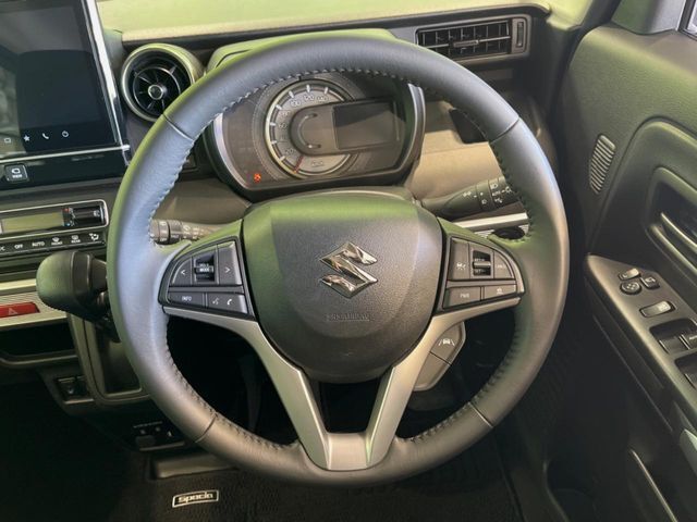 【ステアリングスイッチ】運転中、前方から目線をそらすことなく、オーディオ等の操作が可能な便利機能！安心＆快適なドライブを演出してくれます♪