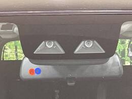 【スマートアシスト】走行中に前方の車両等を認識し、衝突しそうな時は警報とブレーキで衝突回避と被害軽減をアシスト。より安全にドライブをお楽しみいただけます。